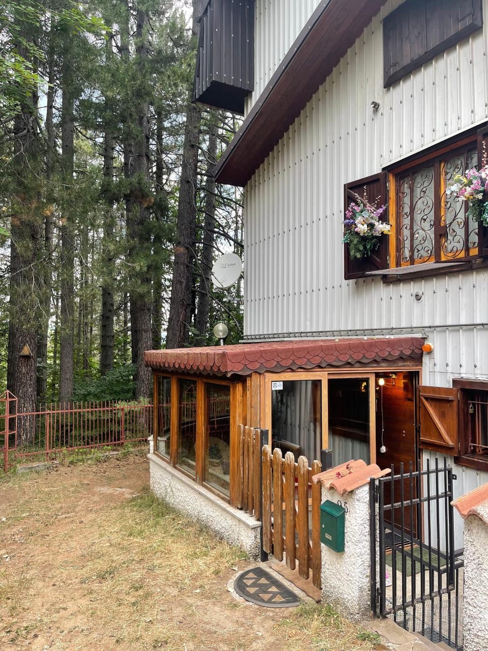 Property building, Patio, Facade/entrance