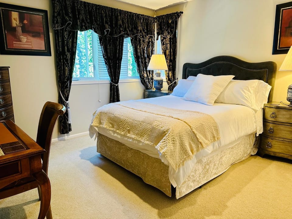 Bed, Photo of the whole room, Bedroom