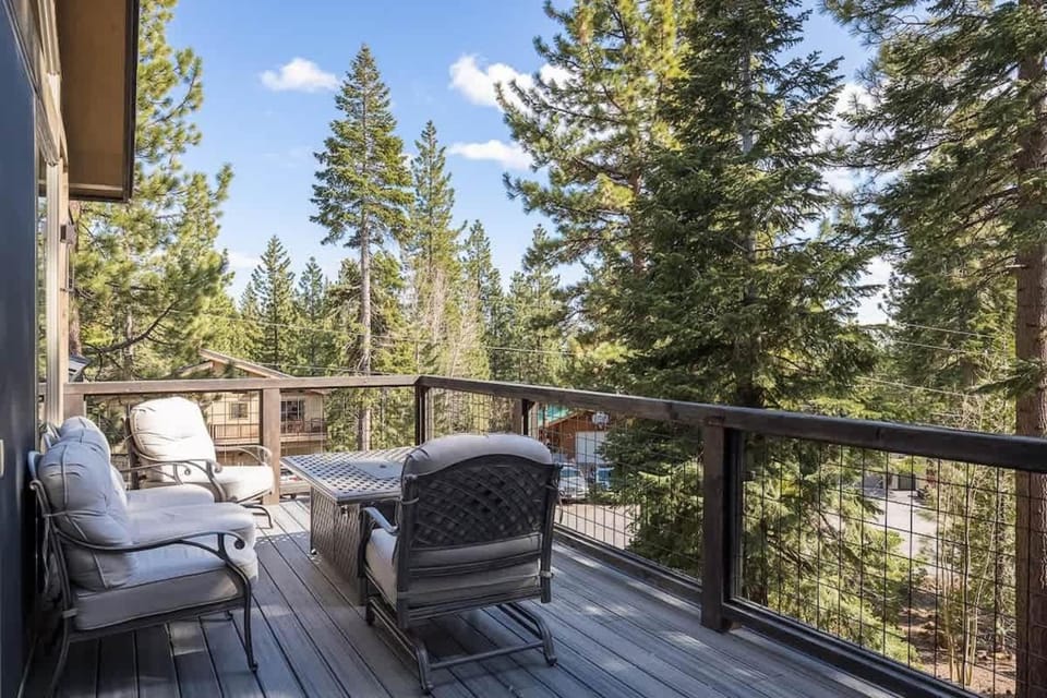 Tahoe Tranquili-Tree House in Tahoe Vista