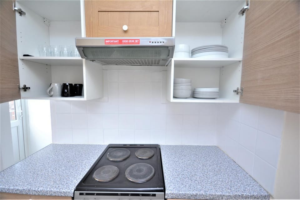 Cheerful 3 Bedroom Home in Greater London House in London