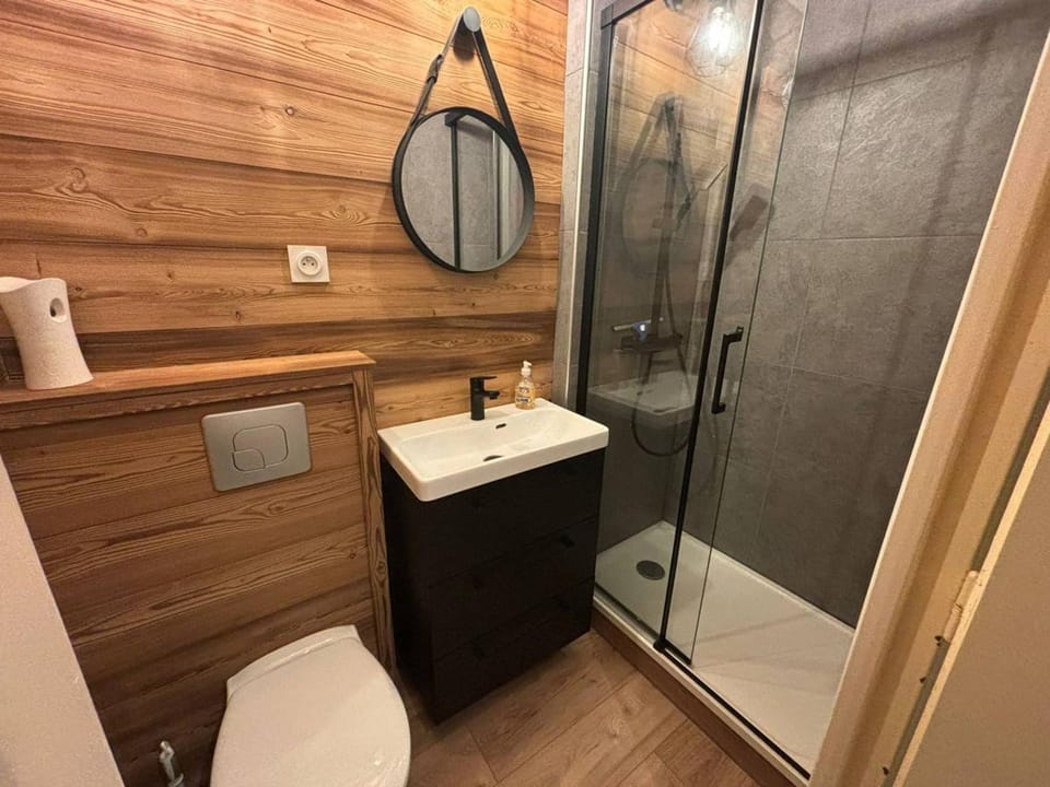 2 Pièces au pied des pistes avec parking - FR-1-593-48 Apartment in Occitanie