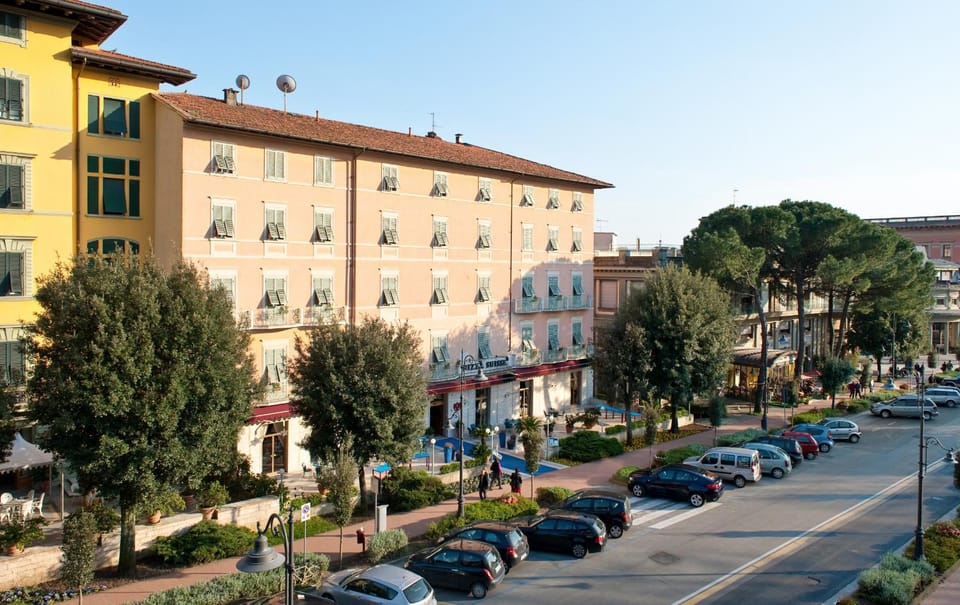 Property building, Facade/entrance, Neighbourhood