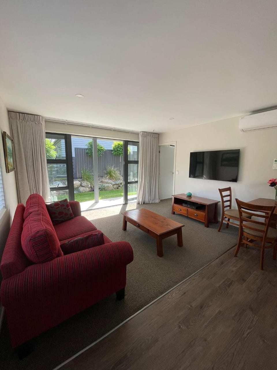 TV and multimedia, Seating area, Dining area, Evening entertainment