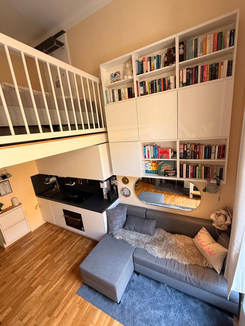 Bed, Library, Living room, Photo of the whole room, Seating area
