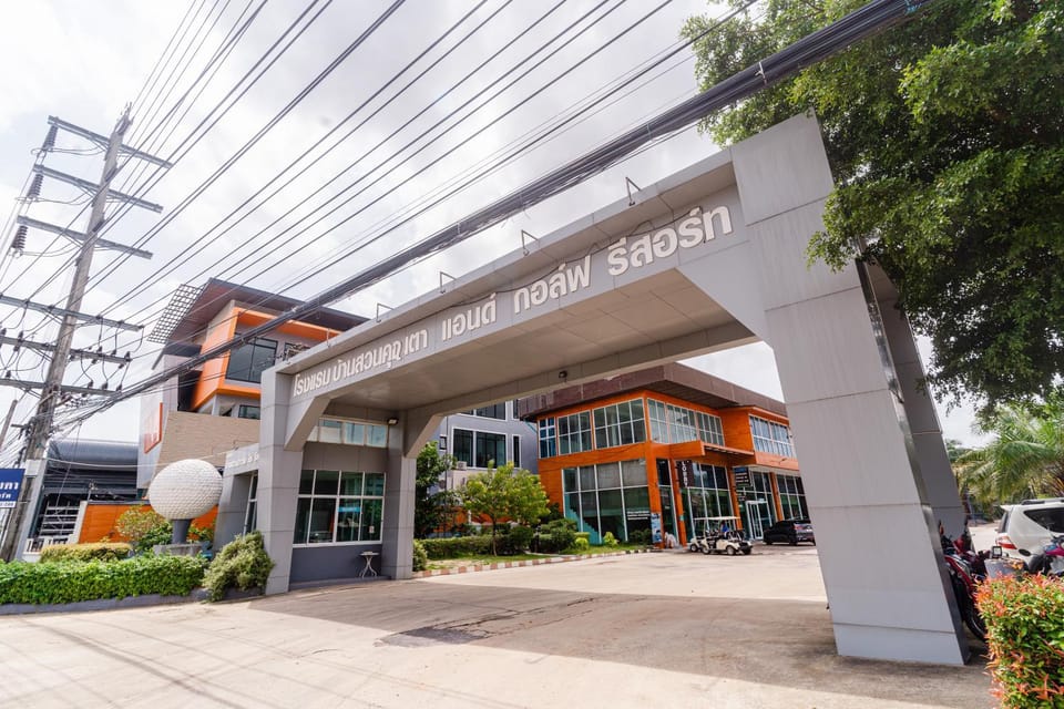 Facade/entrance