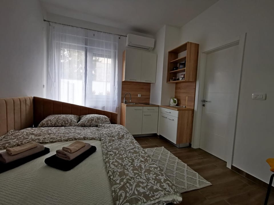 Bed, Photo of the whole room