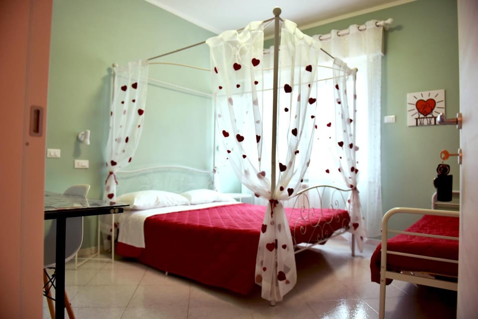 Bed, Photo of the whole room