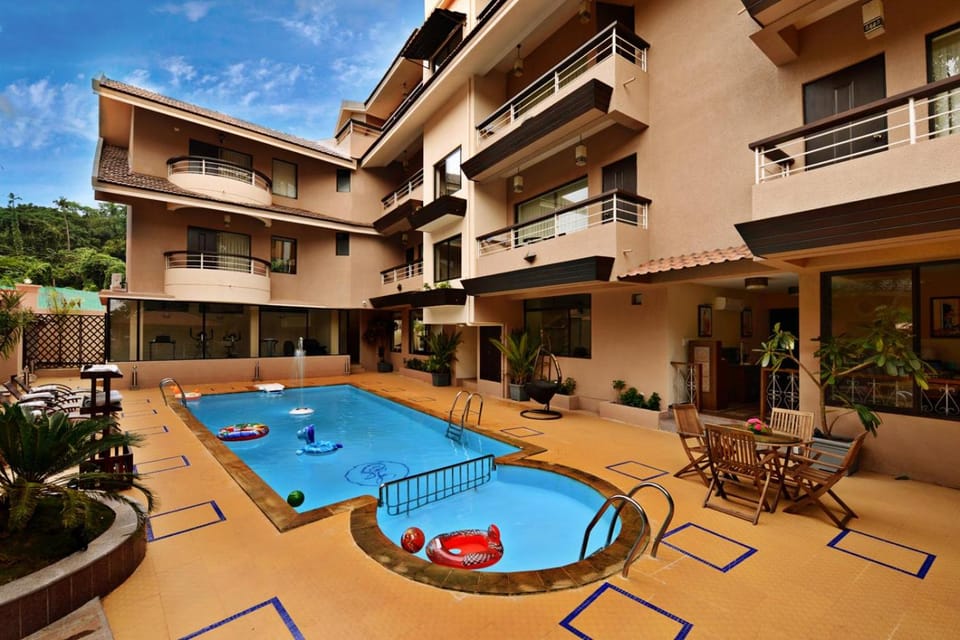Property building, Restaurant/places to eat, Balcony/Terrace, Lounge or bar, Pool view, Swimming pool