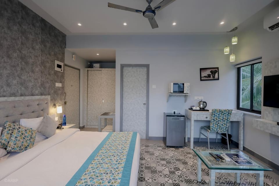 TV and multimedia, Photo of the whole room, Seating area, Bedroom