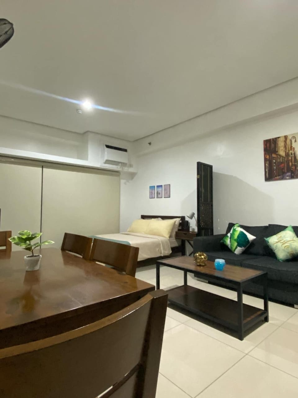 TV and multimedia, Living room, Seating area, Dining area, Evening entertainment, air conditioner