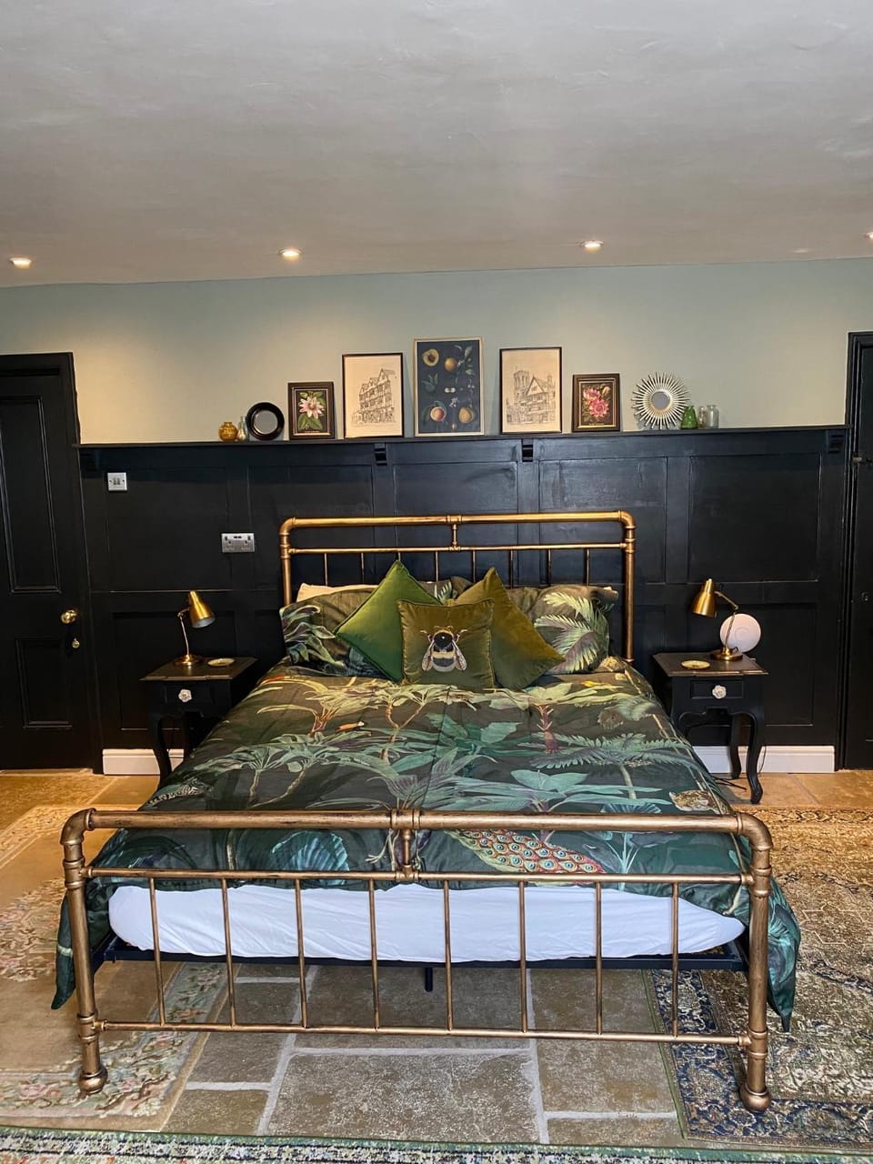 Clifton Georgian Townhouse, Downstairs Ensuite Room & Light Plant Based Breakfast Apartment in Bristol