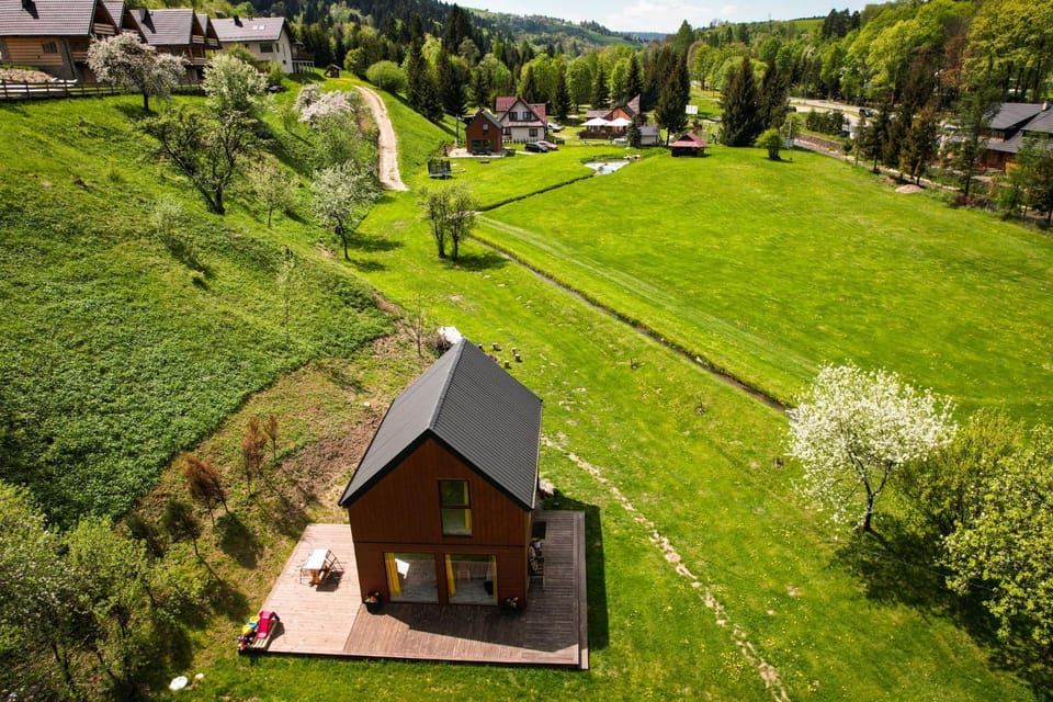 Property building, Day, Neighbourhood, Natural landscape, Bird's eye view, Garden, Garden view, Mountain view