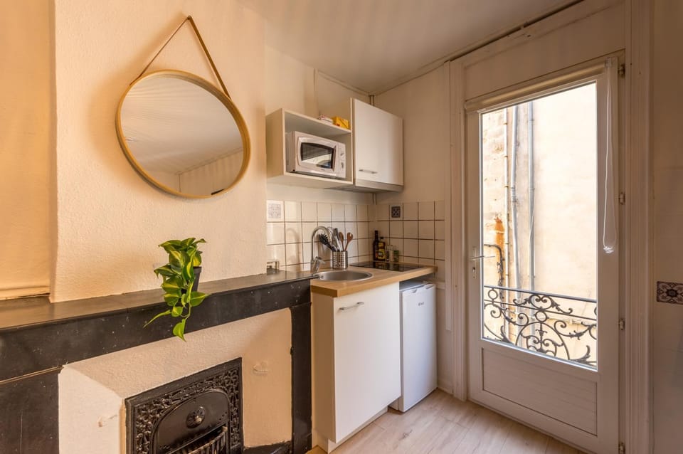 Kitchen or kitchenette