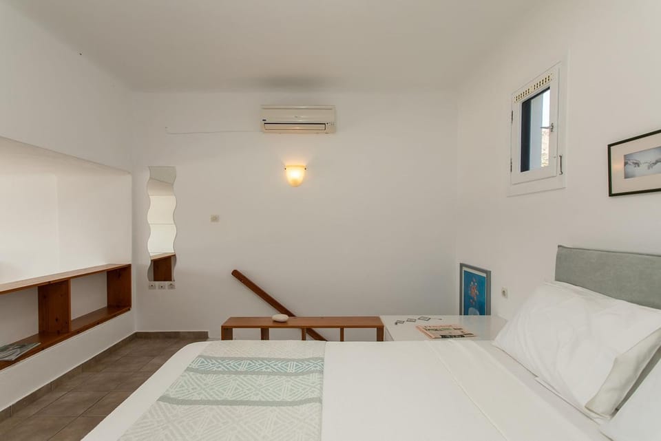 Bed, Photo of the whole room, Bedroom, air conditioner