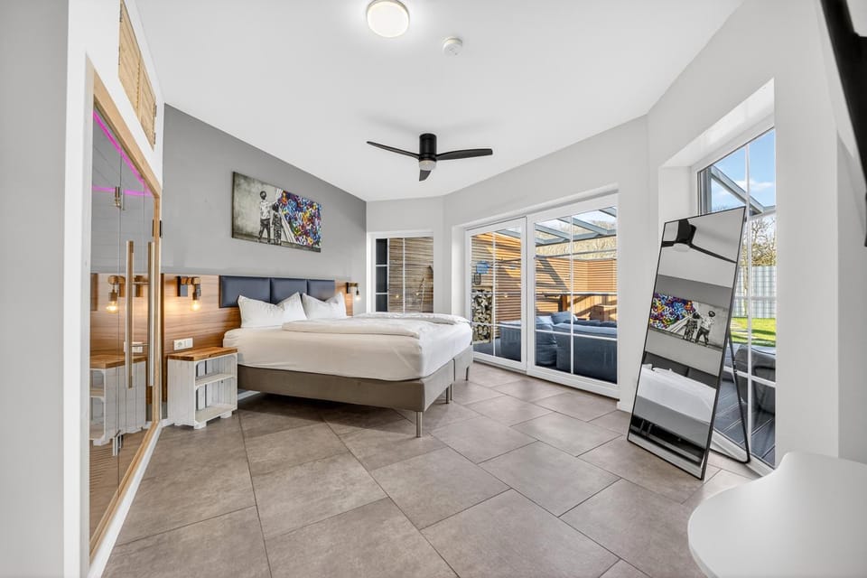 Bed, Photo of the whole room, Bedroom