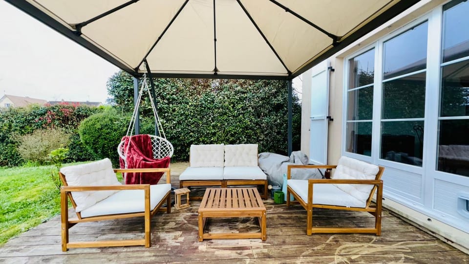 Patio, Patio, Spring, Day, Summer, Garden, Balcony/Terrace, Living room, Seating area, Dining area, On site, Garden view, sunbed, air conditioner