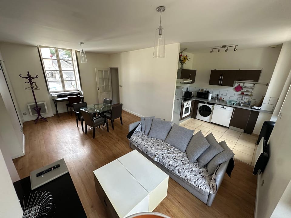 Kitchen or kitchenette, Living room, Seating area, Dining area, stove