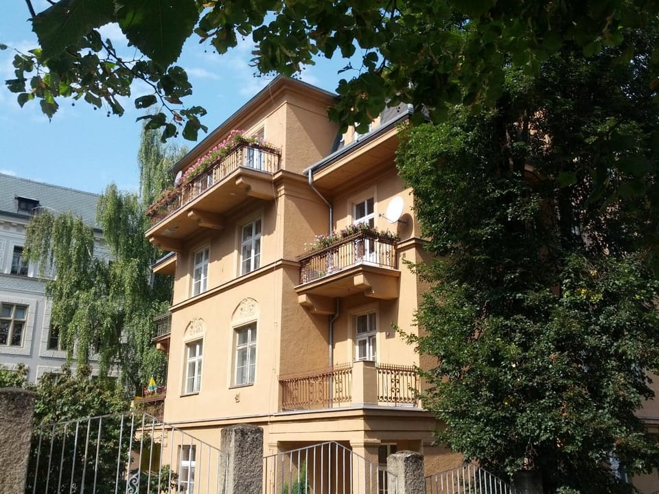 Property building, Day