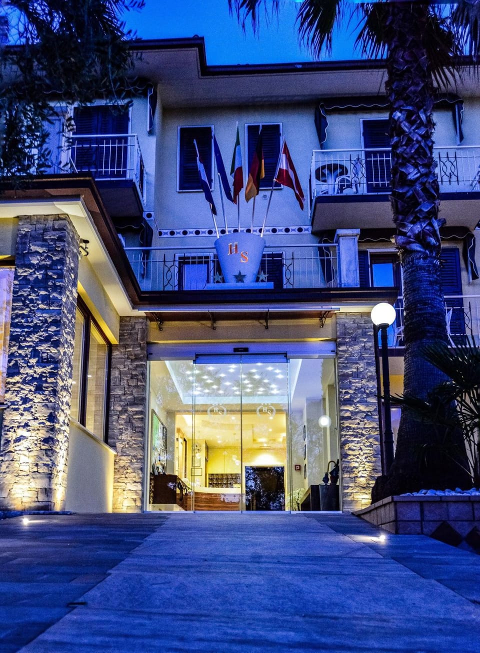 Facade/entrance