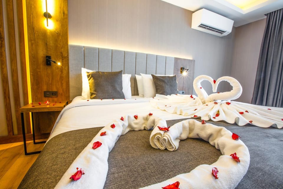 Bed, Photo of the whole room, Bedroom, air conditioner