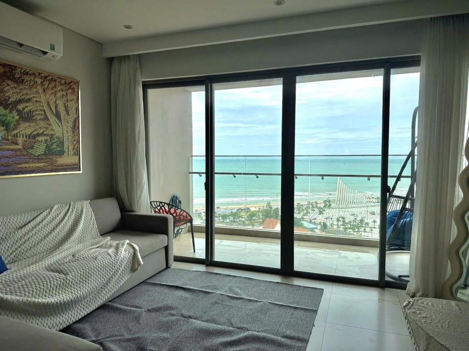 Natural landscape, View (from property/room), Balcony/Terrace, Living room, Photo of the whole room, Seating area, Beach, Bedroom, Sea view, air conditioner