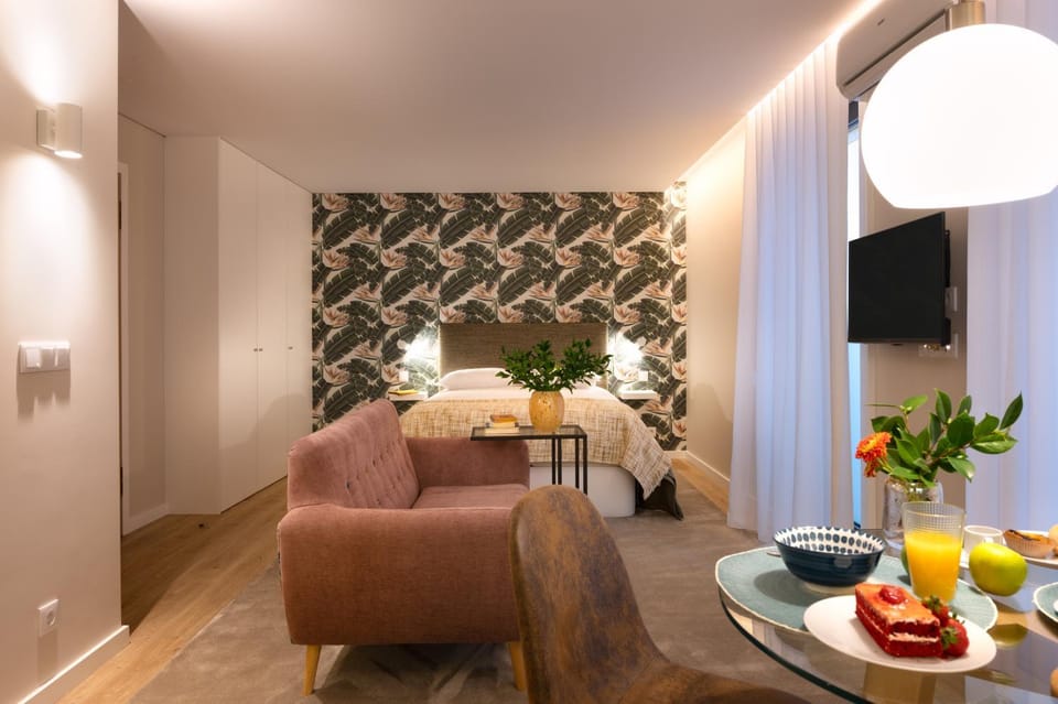 Bed, TV and multimedia, Living room, Dining area, heating, air conditioner, air conditioner