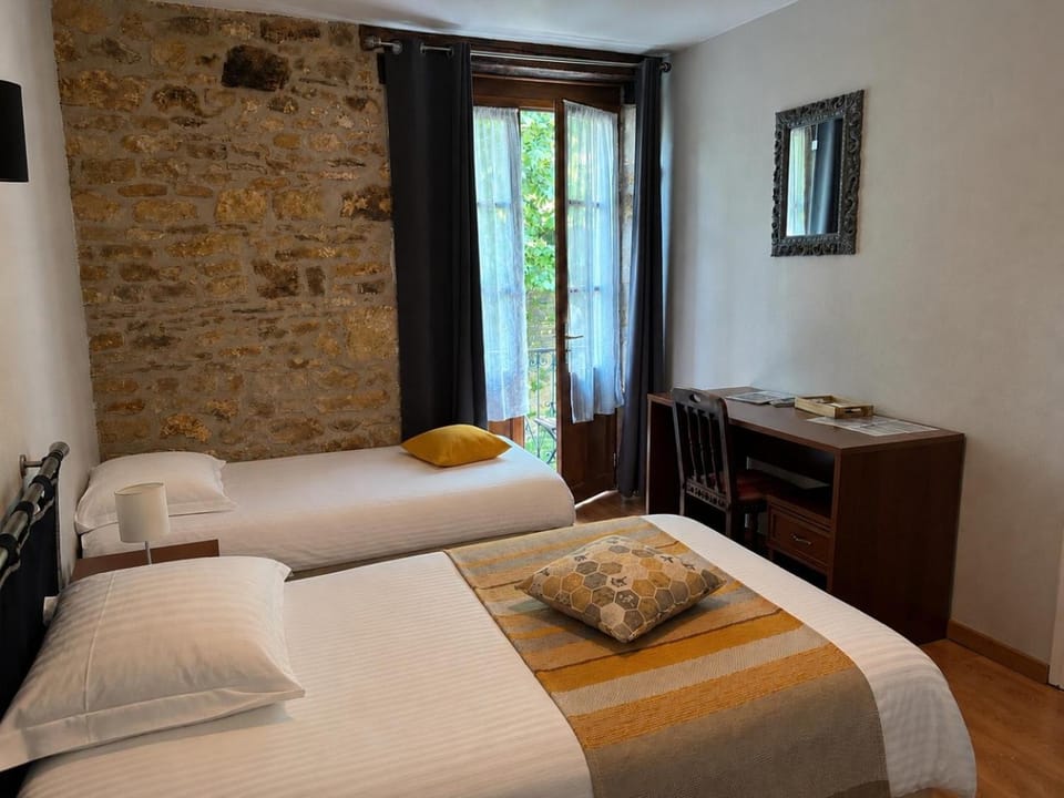 Hôtellerie de l'Abbaye Saint Amand Bed and Breakfast in Nouvelle-Aquitaine