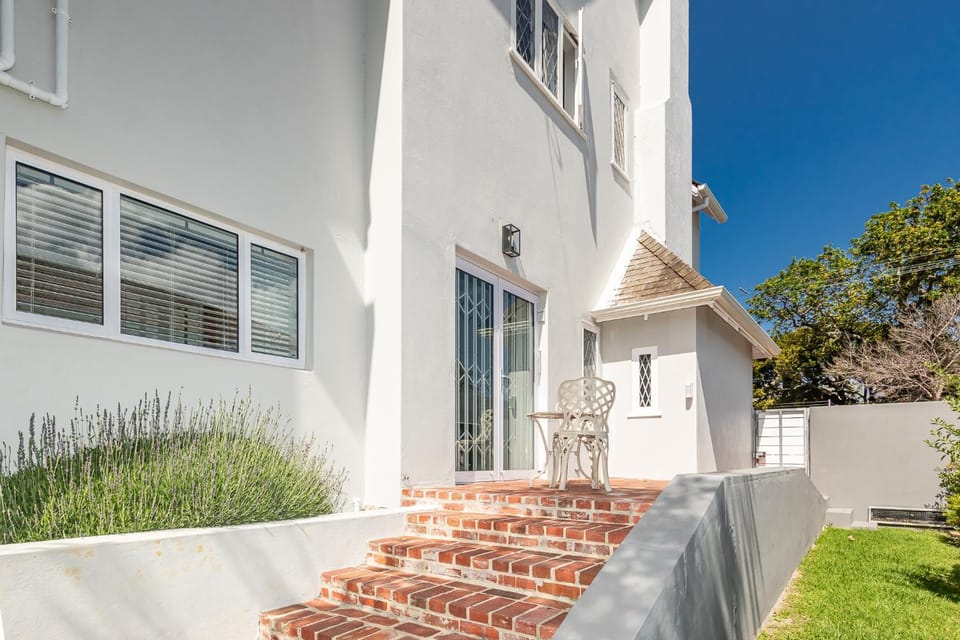 Patio, Facade/entrance, Garden, Balcony/Terrace