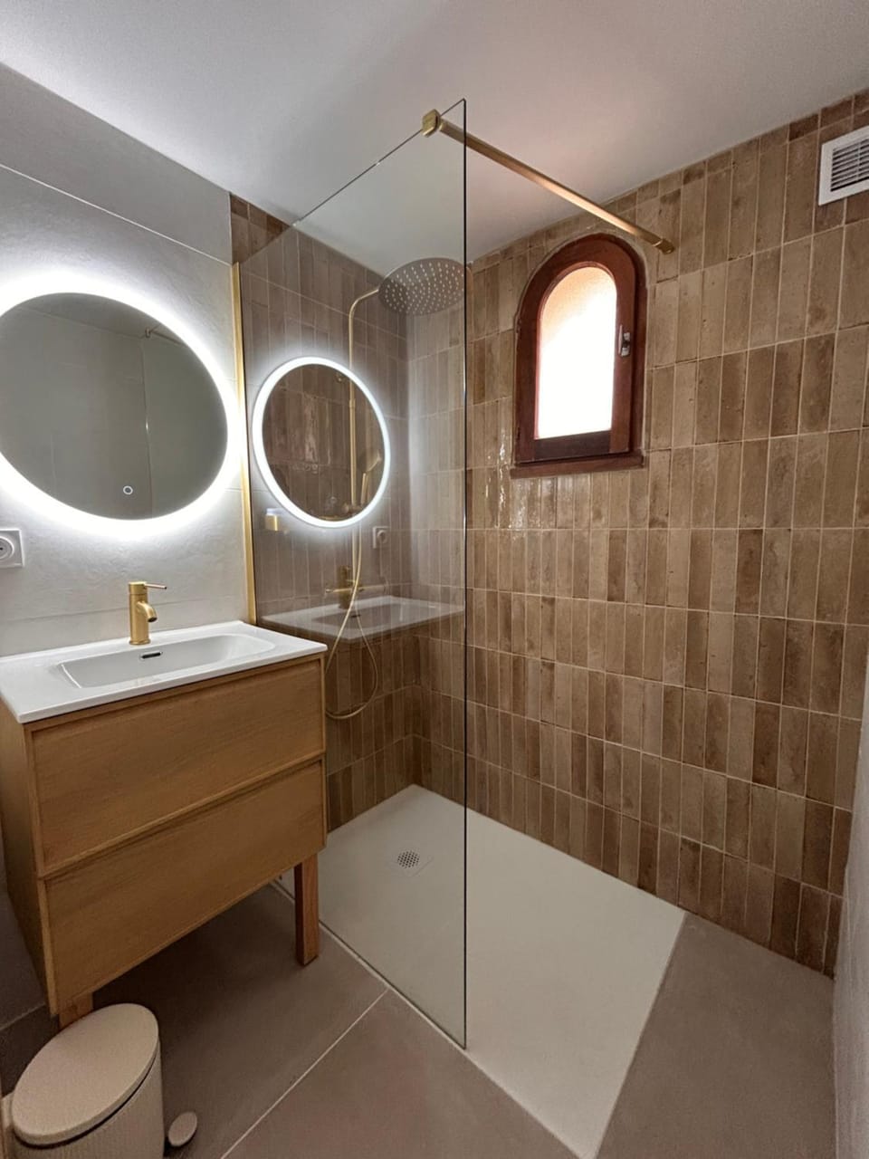 Maison climatisée, deux chambres avec extérieur et parking gratuit House in Saint-Cyprien