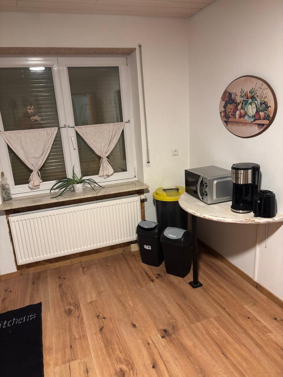 Coffee/tea facilities, microwave, kitchen