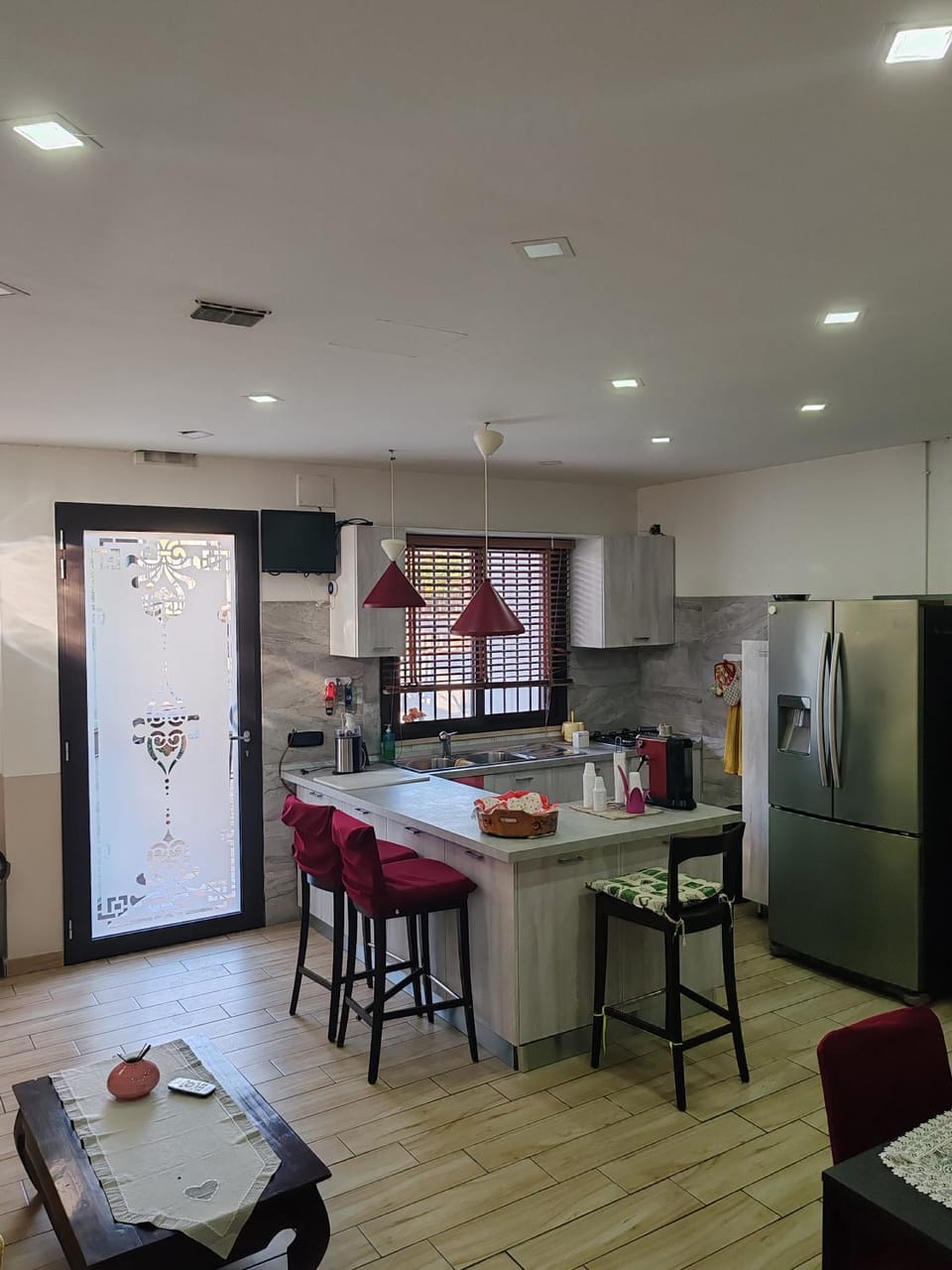 Kitchen or kitchenette, Dining area, stove