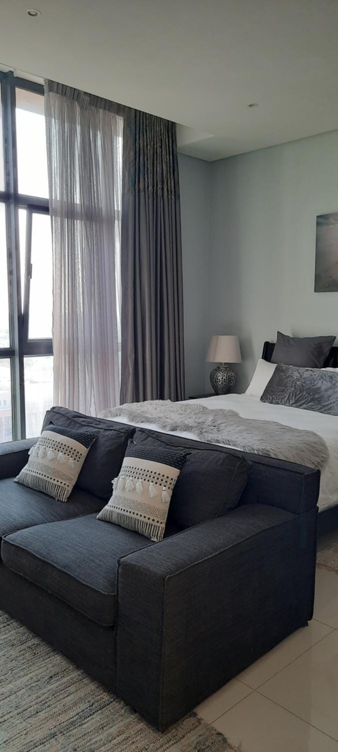 Bed, Seating area
