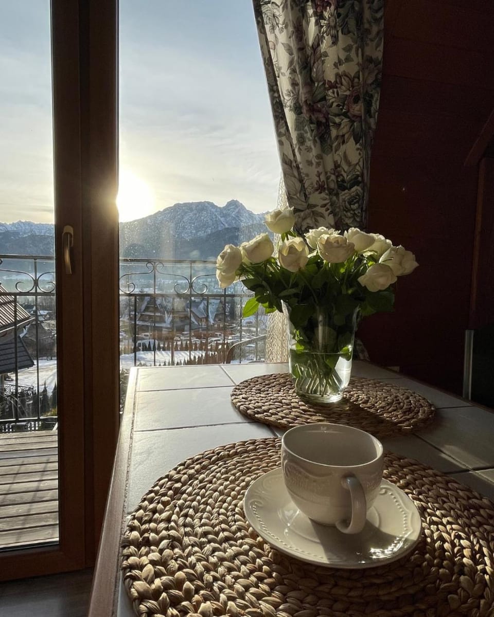 Balcony/Terrace, Mountain view