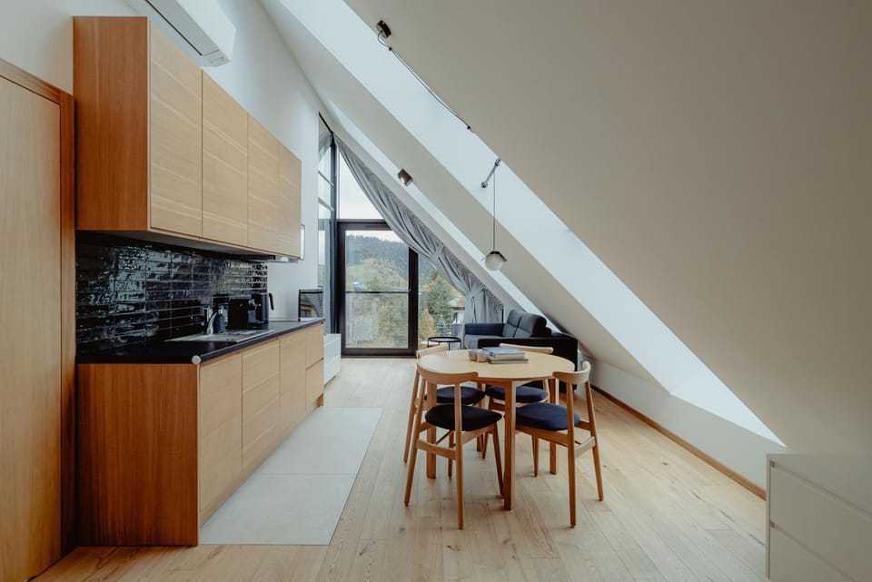 Kitchen or kitchenette, Living room, Seating area, Dining area, stove