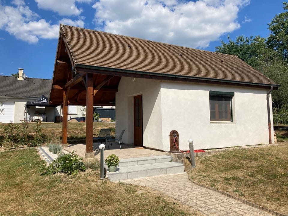 Charmante maisonnette indépendante Bed and Breakfast in Bourgogne-Franche-Comté