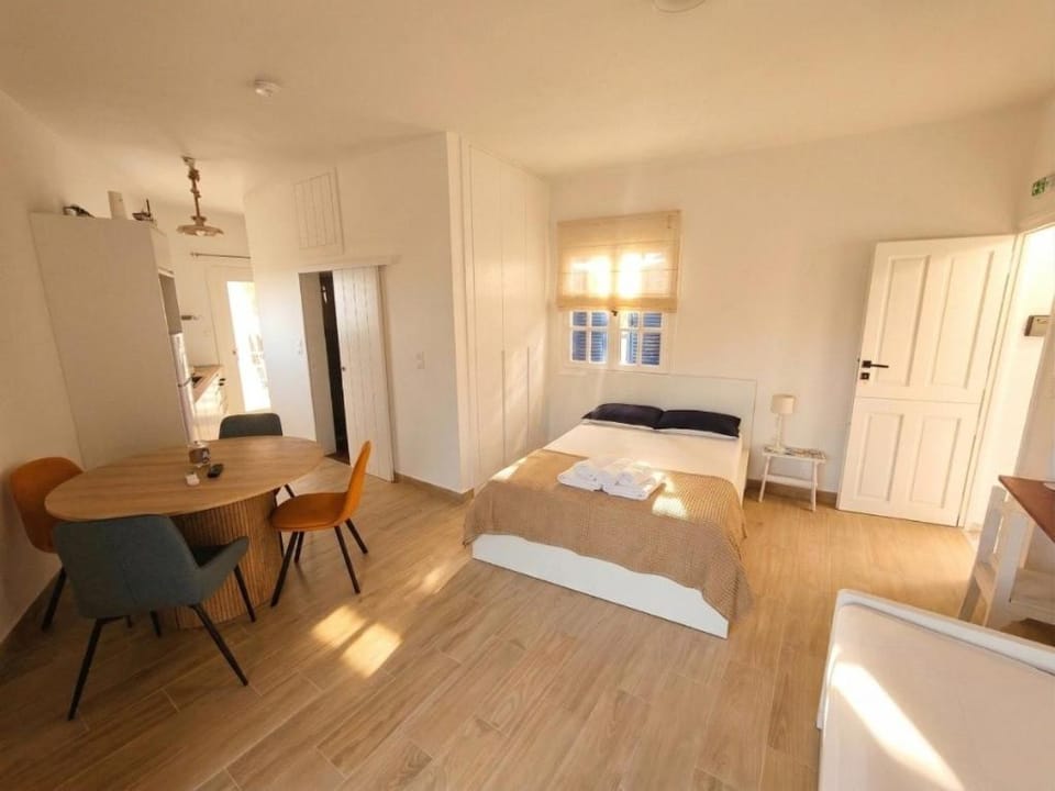 Aggelos & Melina studios - Enjoy sunset from Melina Apartment in Kea-Kythnos