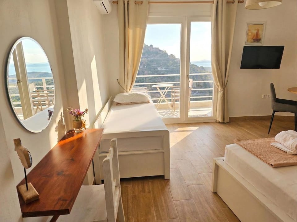 Aggelos & Melina studios - Enjoy sunset from Melina Apartment in Kea-Kythnos