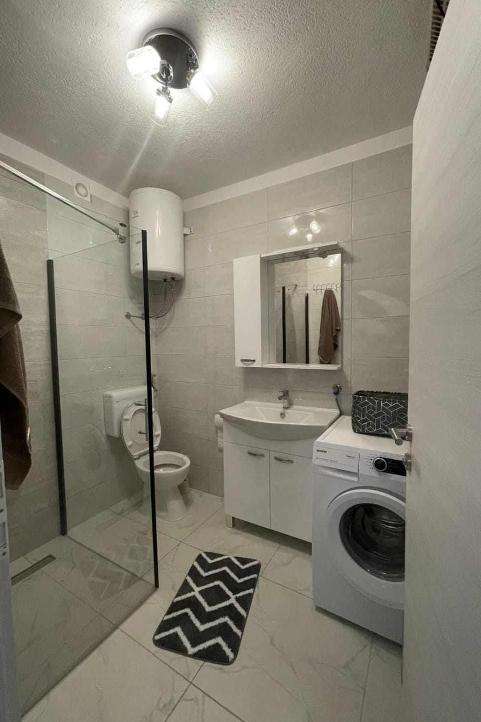 Shower, Toilet, Bathroom, towels