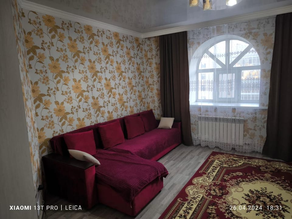 Bed, Living room, Photo of the whole room, Seating area, Bedroom