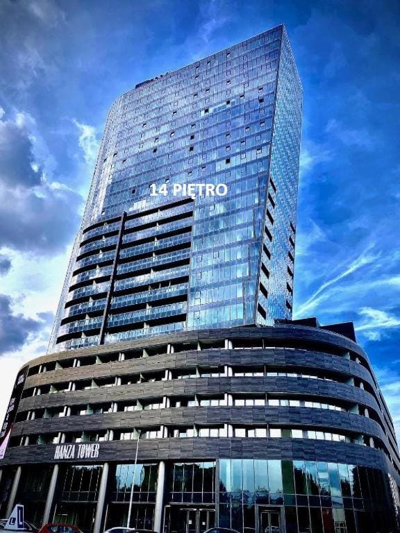 Luksusowy apartament z widokiem, basenem i sauną Hanza Tower Szczecin Apartment in Szczecin
