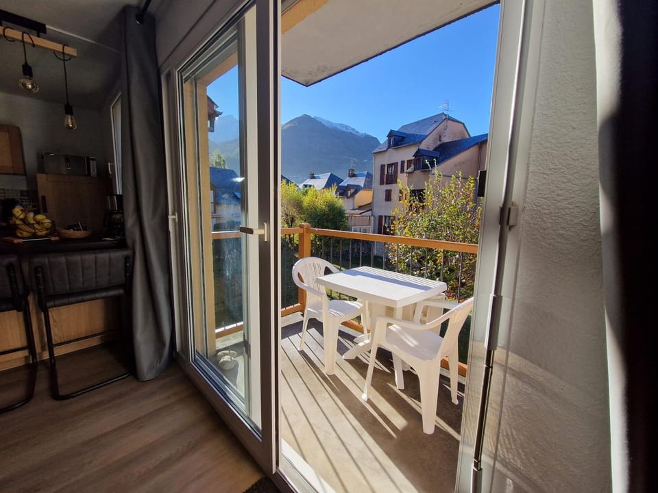Balcony/Terrace, Mountain view