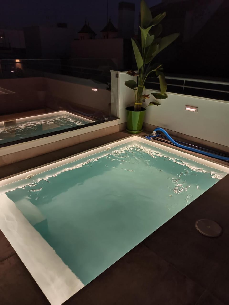 Swimming pool, Swimming pool