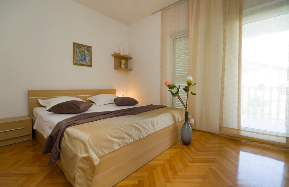 Villa Katarina - private Pool 80m from beach Apartment in Šibenik-Knin County, Croatia