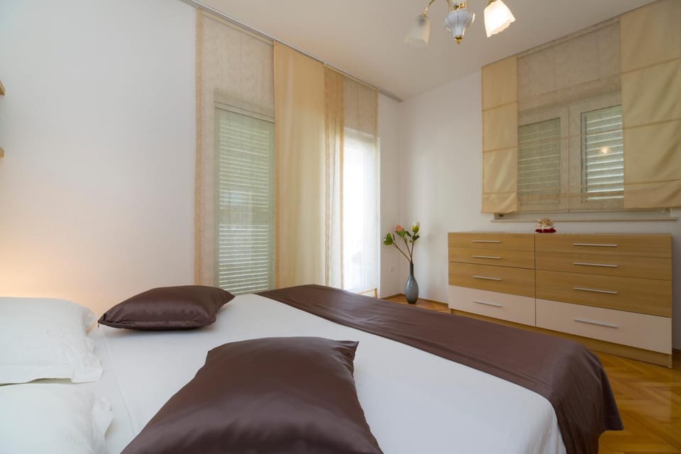 Villa Katarina - private Pool 80m from beach Apartment in Šibenik-Knin County, Croatia