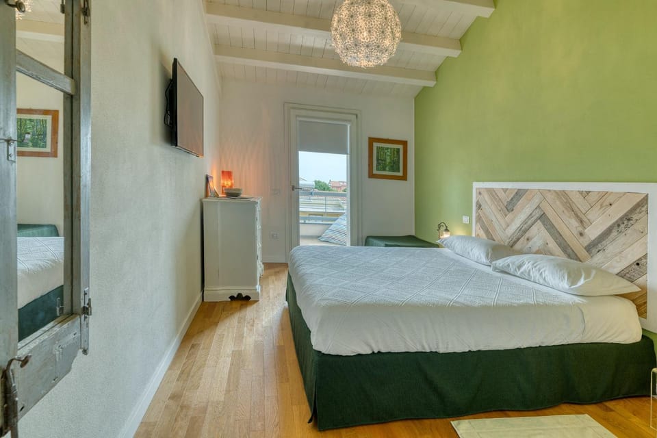 TV and multimedia, Bedroom, wardrobe