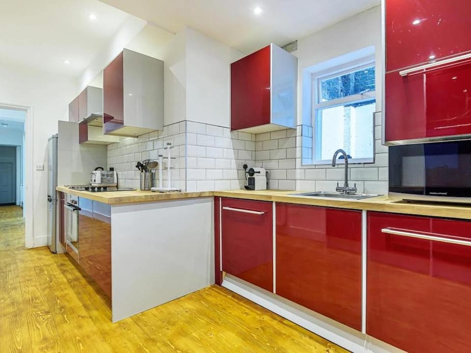 Kitchen or kitchenette, dishwasher, minibar, pet friendly, stove, toaster