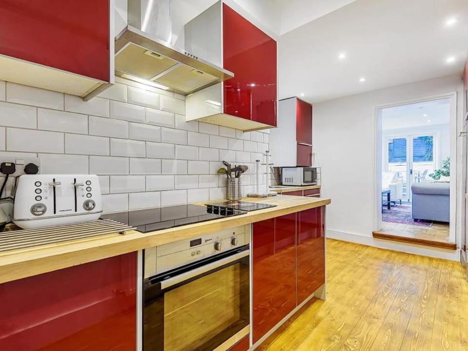 Kitchen or kitchenette, dishwasher, minibar, pet friendly, stove, toaster