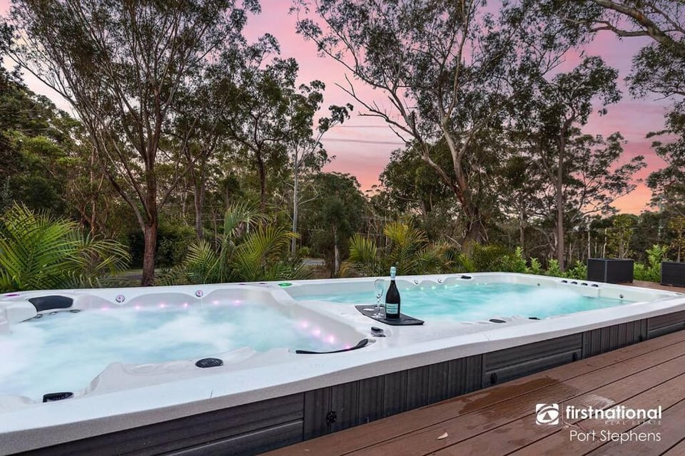 Hot Tub, Pool view, Swimming pool