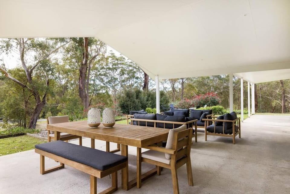 Patio, Day, Garden, Seating area, Dining area, Garden view