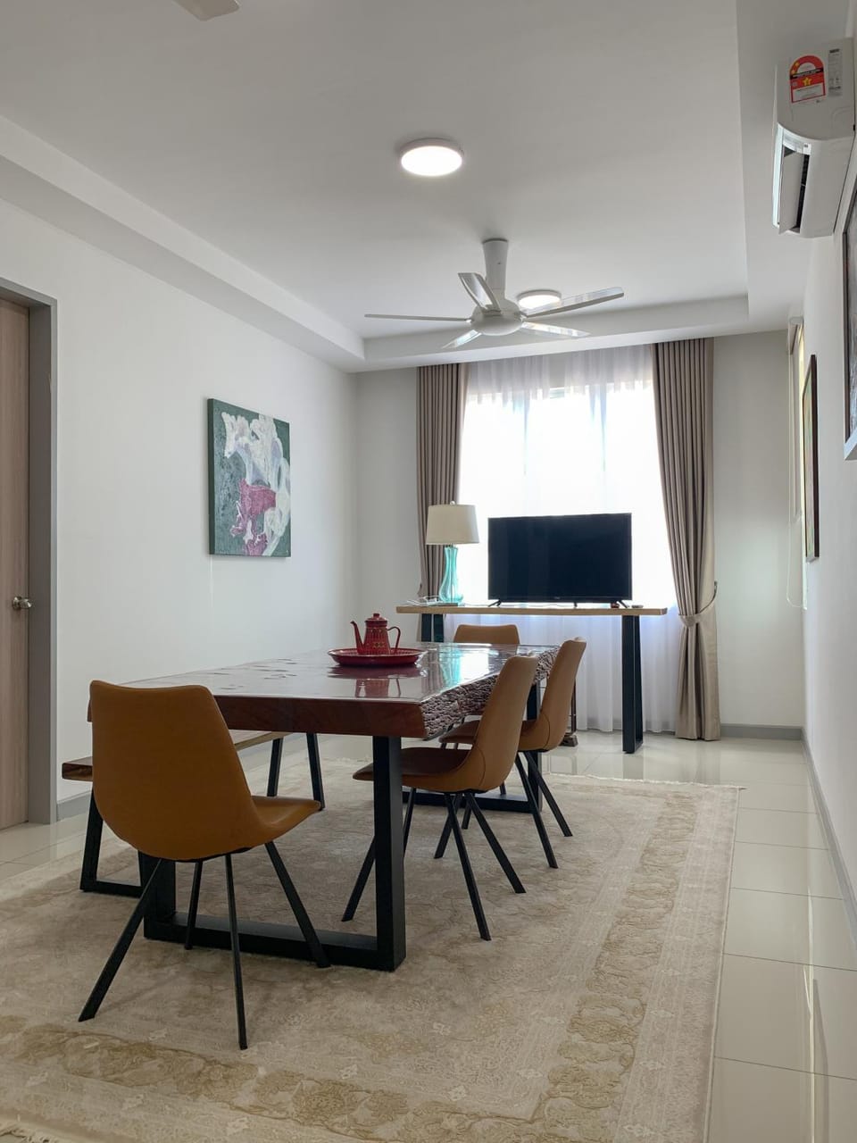Communal lounge/ TV room, TV and multimedia, Living room, Seating area, Dining area